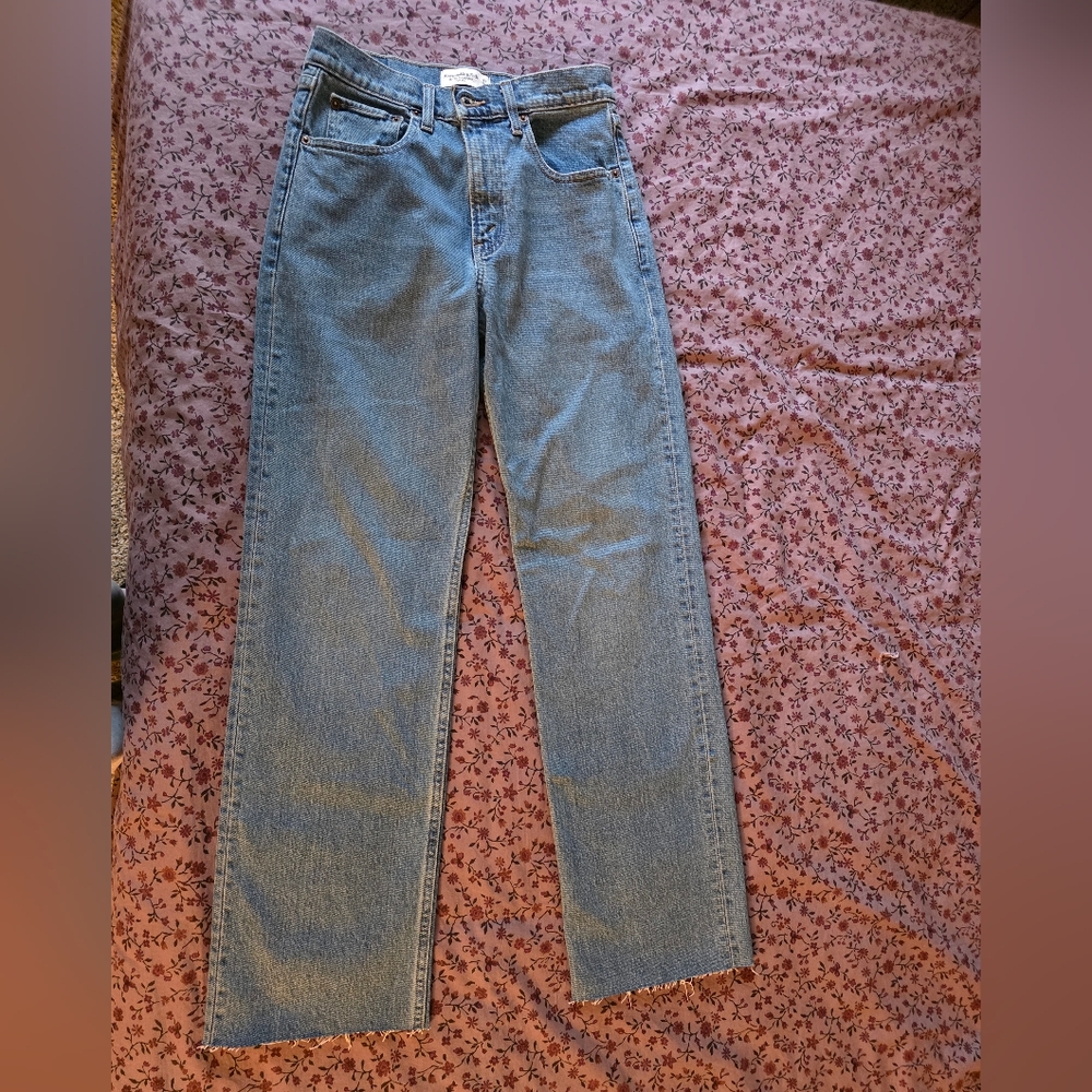 Abercrombie & Fitch 90's Relaxed High Rise Jean Size 27R